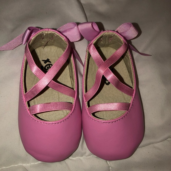 Baby girl shoes - Picture 1 of 2